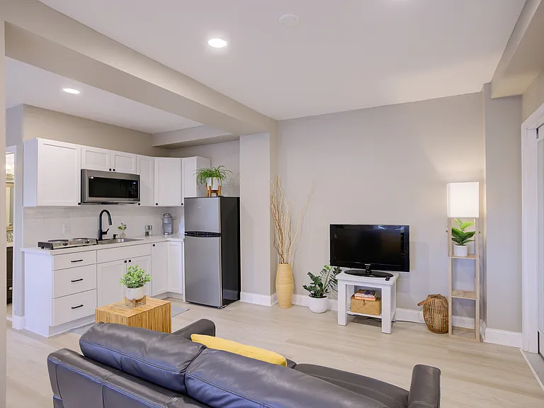 309 Teal Cres #B — Photo 1