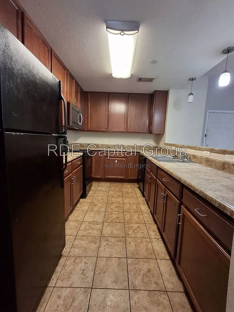 3 bed, 2.0 bath, 1345 sqft, $1,700 — Photo 4
