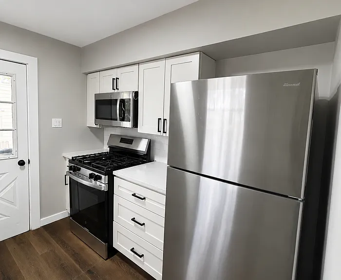 820 Center Ave — Photo 15