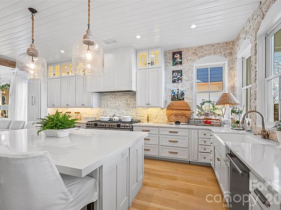 5th image of 24 Waverly Rd