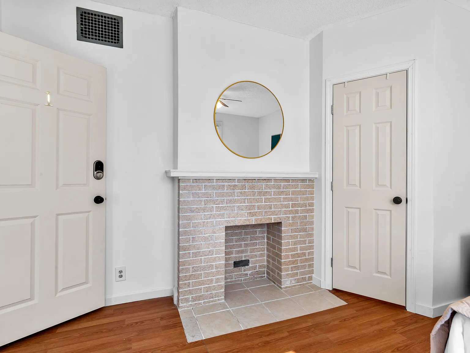 4 bed, 2.0 bath, 1344 sqft, $1,230 — Photo 3