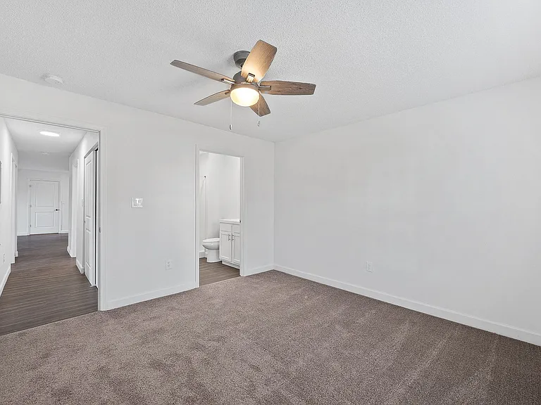 Apartments at Urbana — Photo 33