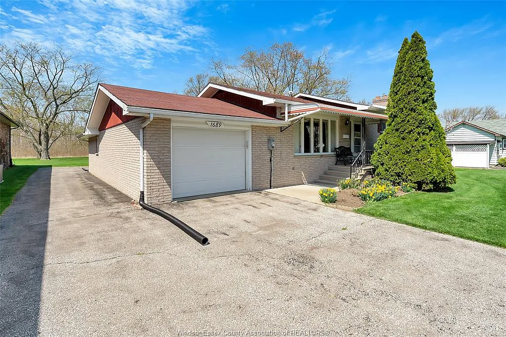 3 bed, 1.5 bath, $2,650 — Photo 2