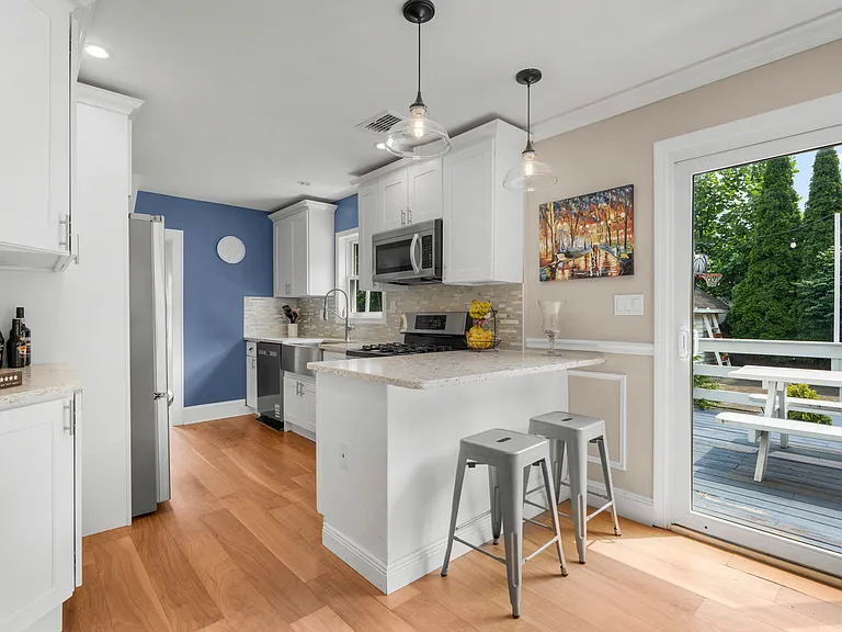 76 Chestnut Ave — Photo 10