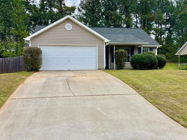 195 Creekside Dr, Grantville, GA 30220