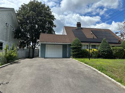 173 Bloomingdale Rd, Levittown, NY, 11756