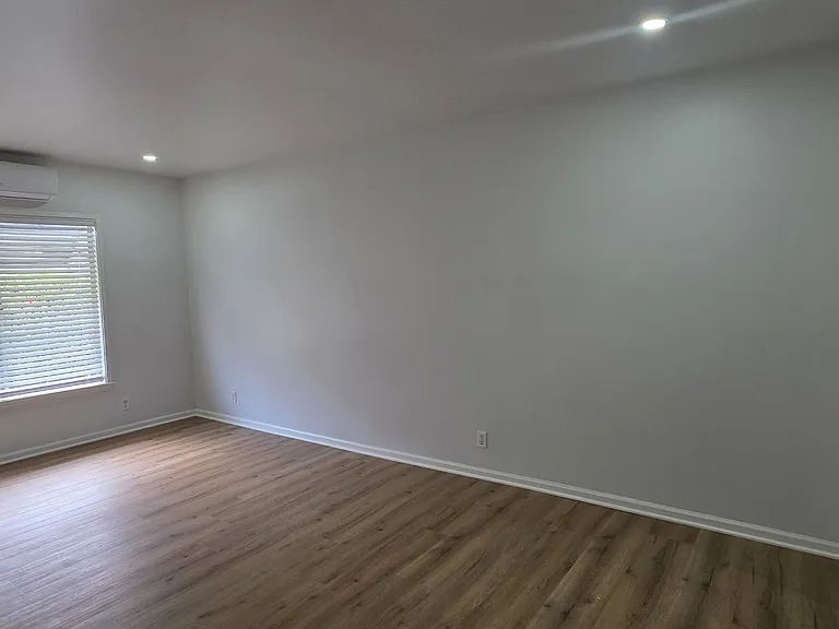 2711 W Clark Ave #A — Photo 2
