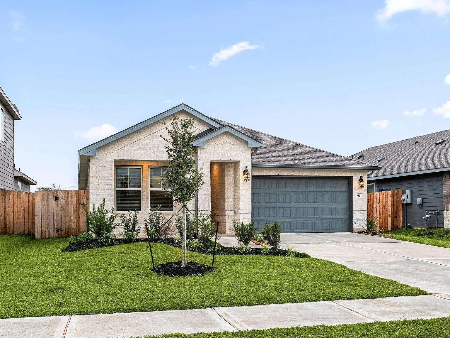 4 bed, 3.0 bath, 2012 sqft, $2,550 — Photo 4