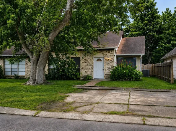615 Cole St, Webster, TX 77598