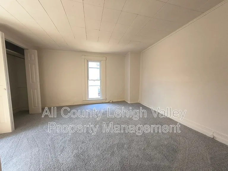 1141 Emmett St — Photo 10