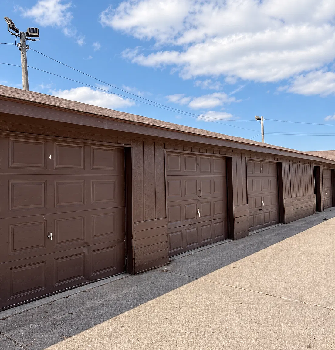 Riverside Apartments — Photo 2