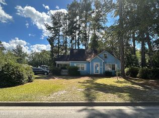 322 E Cavenaugh Street, Wallace, NC 28466