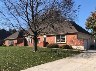 9806 Betsy Ross Ln, Liberty, MO 64068