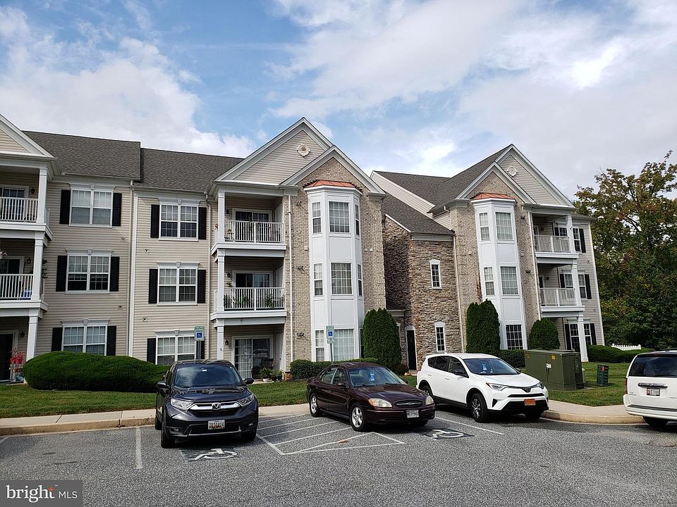 1st image of 504M Lloyd Pl #12