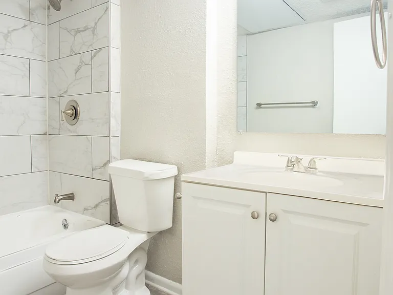 2728 N Buckner Blvd — Photo 10