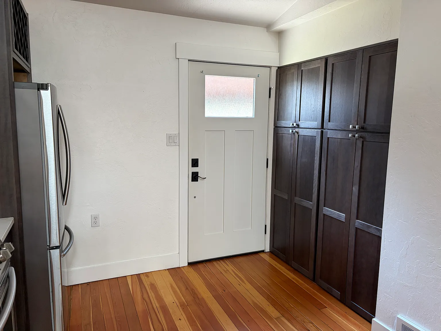 2 bed, 925 sqft, $2,400 — Photo 3