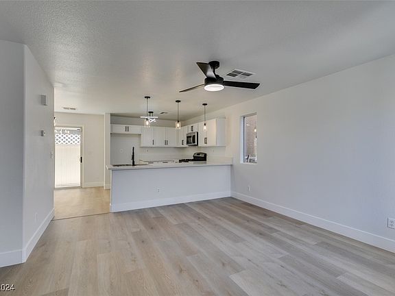 3rd image of 2102 Tierra Del Verde St