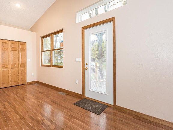 Front mudroom/office area