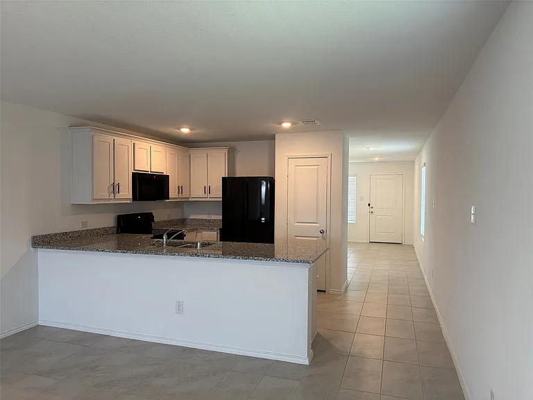 6533 Middlebury Dr — Photo 7
