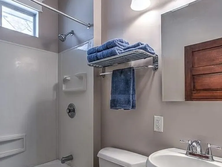 2125 S 35th Ave — Photo 9