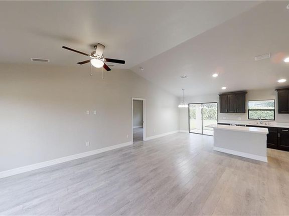 5th image of 3225 NE 15th Pl