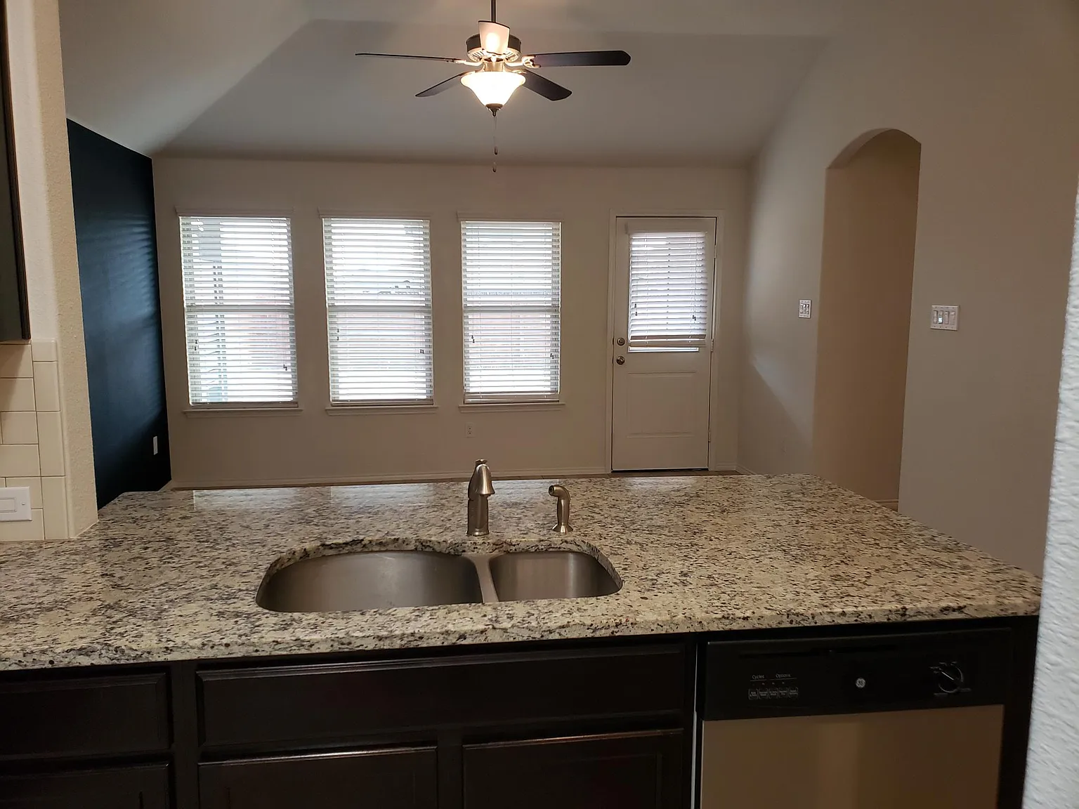 3 bed, 1334 sqft, $2,100 — Photo 3