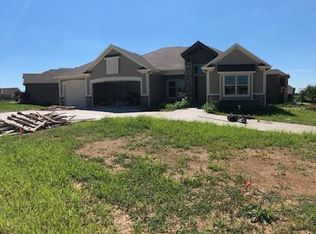 4244 S Stone Canyon Dr, Blue Springs, MO 64015