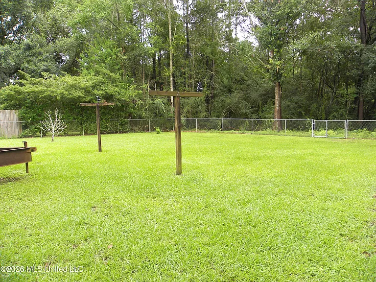 18265 Robin Oaks Dr — Photo 33