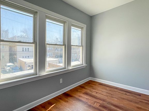 3rd image of 6627 N Francisco Ave #2S