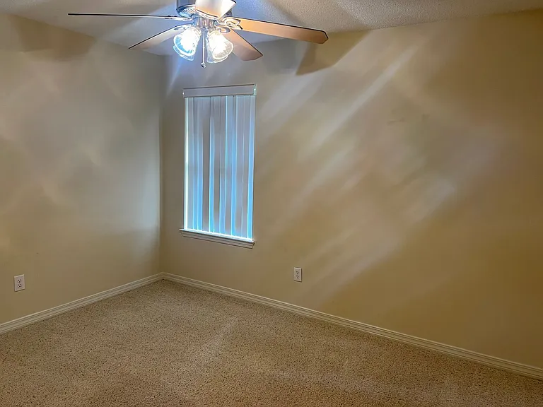758 Mozingo Ln — Photo 8