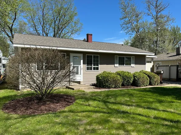 257 Hickory Dr, Crystal Lake, IL 60014