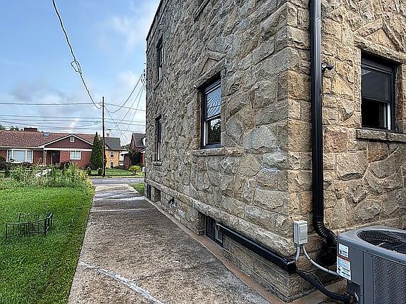 2nd image of 344 Watts St