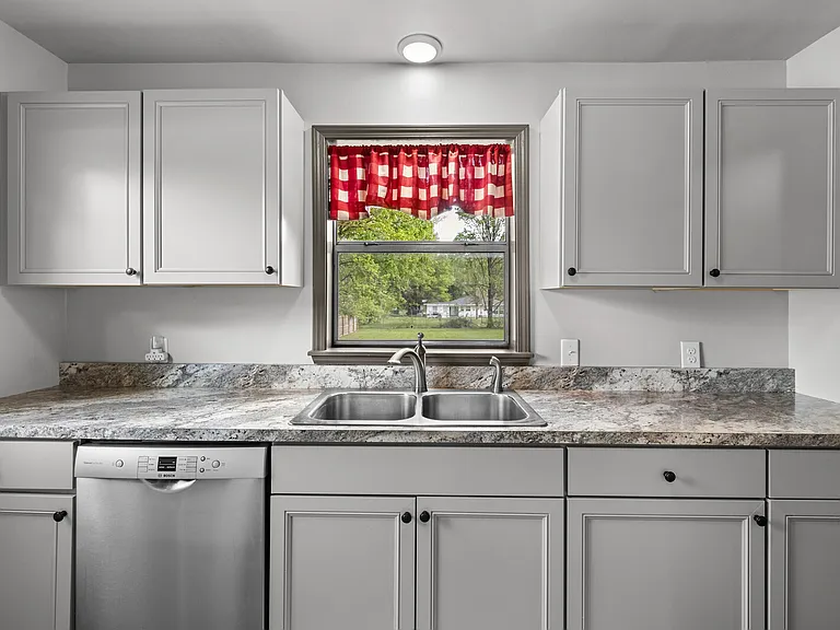 2228 W Wedington Dr — Photo 10