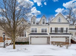 638 W Bluff Ct #31, Rochester, MI 48307