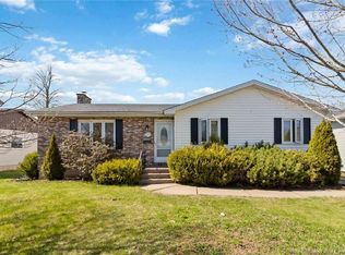 27 Woodstone Cres, Moncton, NB E1G1W3