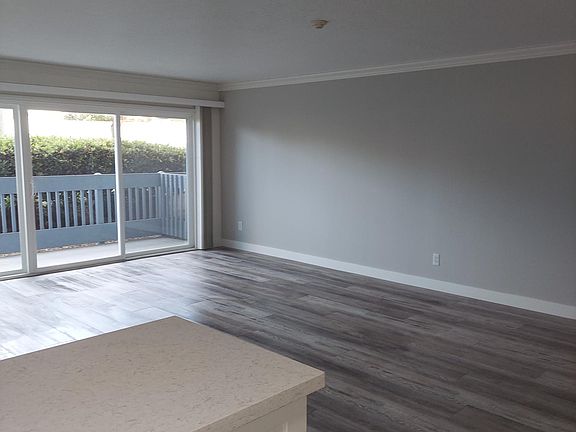 3rd image of 607 S Prospect Ave Unit 106