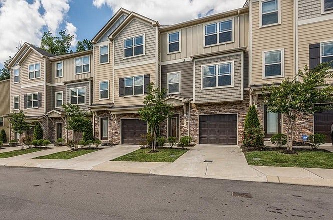 1st image of 1141 Woodbury Falls Ct