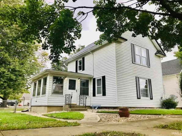 706 E 9th St, Auburn, IN 46706