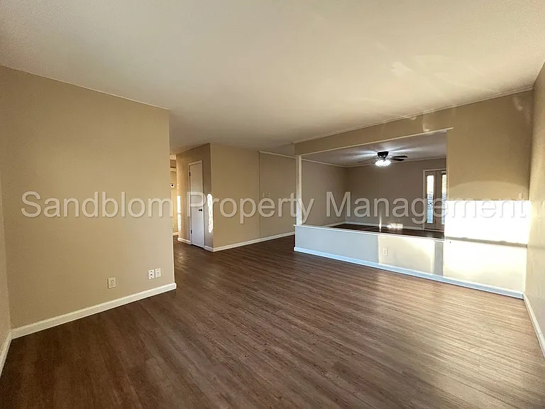 5766 S 80th East Ave — Photo 4