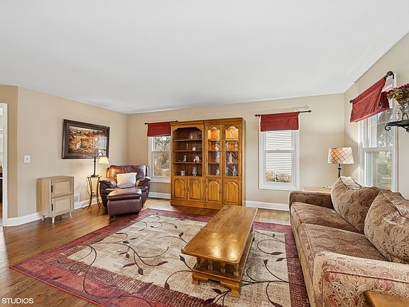4th image of 290 Ambria Dr