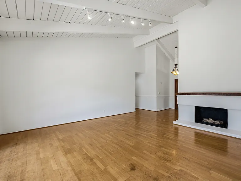 1090 Elfstone Ct — Photo 6