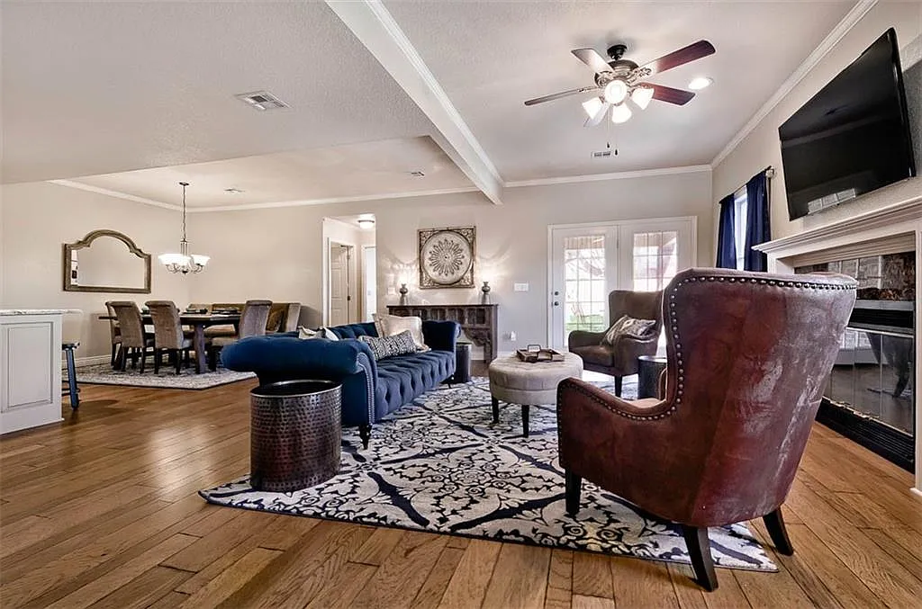 3 bed, 2.5 bath, 1756 sqft, $3,800 — Photo 3