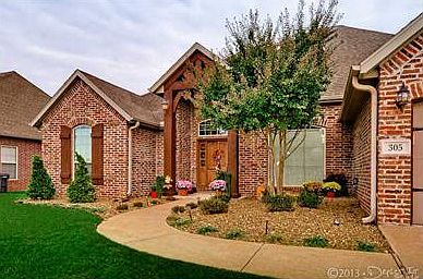 3rd image of 305 Camden Dr