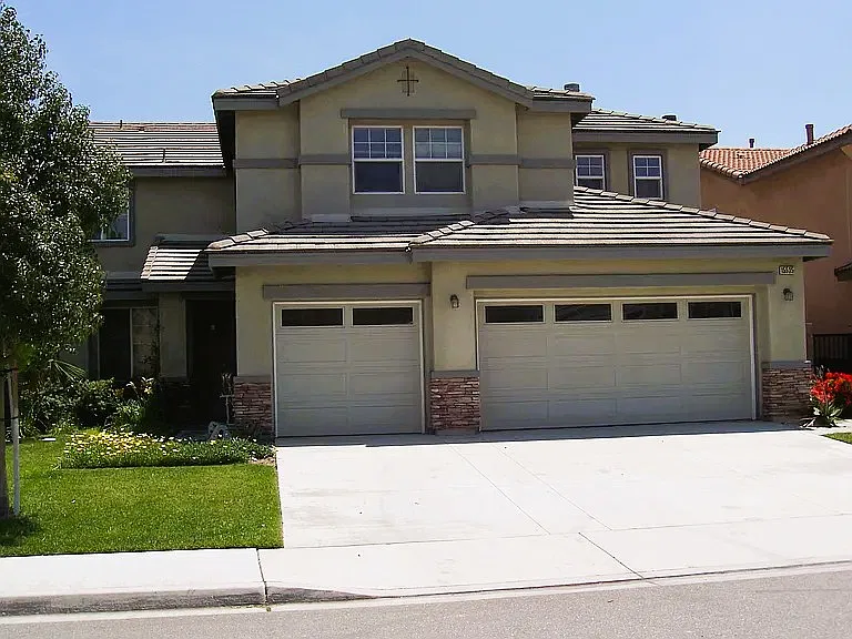 6 bed, 3287 sqft, $5,250 — Photo 1
