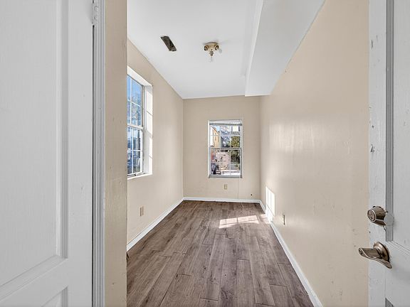 5th image of 16 Killians St