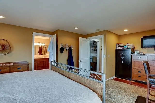 Master bedroom 2