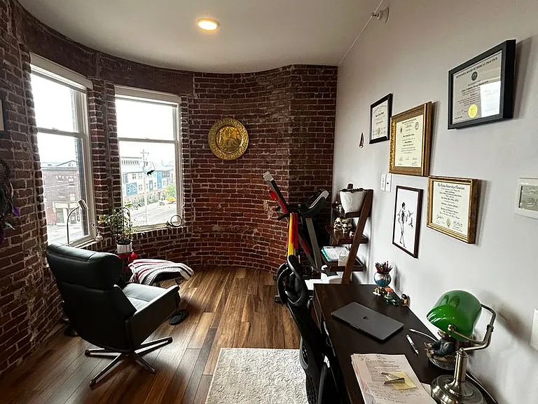 1509 E Superior St — Photo 53