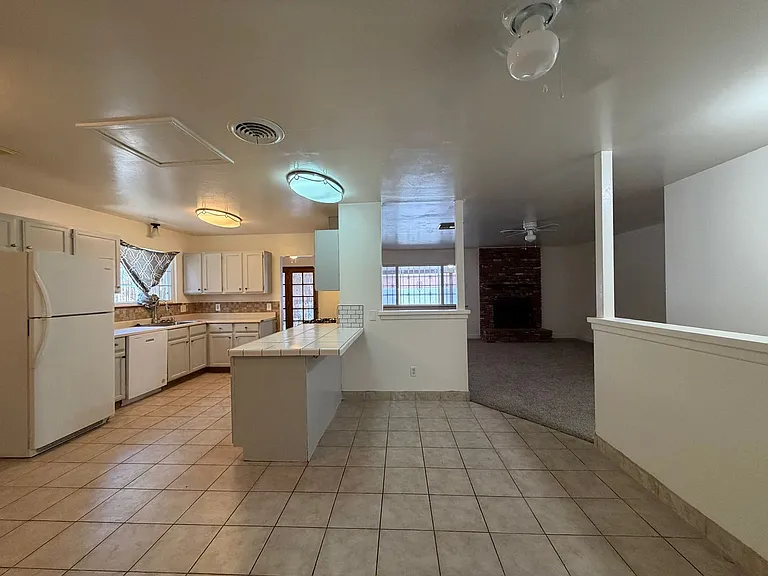 424 Oakmont Dr — Photo 12