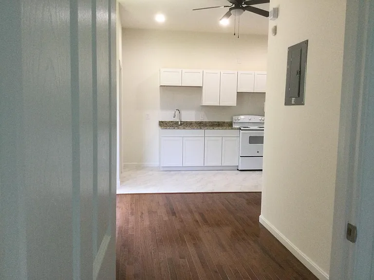 3027 Windsor Ave #1 — Photo 7