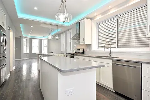 4 bed, 2.5 bath, 2400 sqft, $4,400 — Photo 3